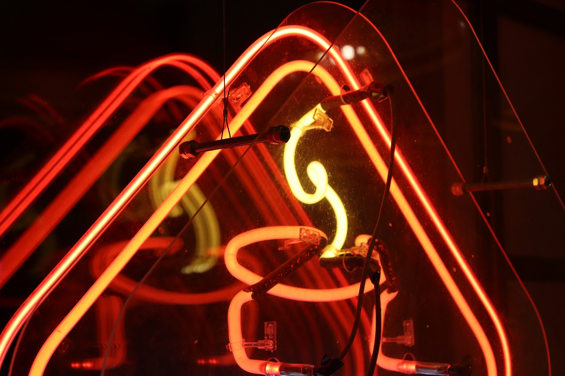 neon-6632558_1920.jpg